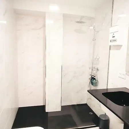 Center Wifi Parking Free Apartment